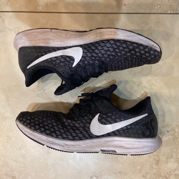 Nike shoes - Picture 2 of 3